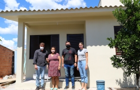 Iolanda recebe as chaves do prefeito e secretários