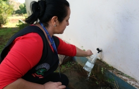 Coleta de água para análise