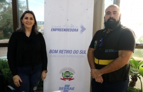 Cibele Dickel e o fiscal sanitário Alessandro Martins