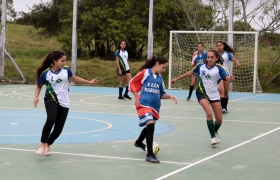 Equipes femininas fizeram a primeira partida